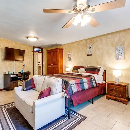 Hide Away Guest House
